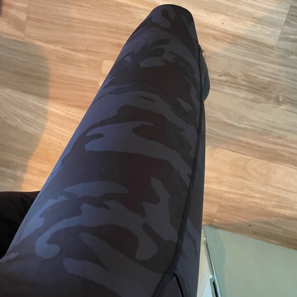 NWOT Lululemon fast and free crop - Picture 2 of 6